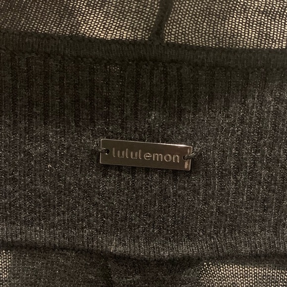 Lululemon Universal Wrap - Picture 12 of 12